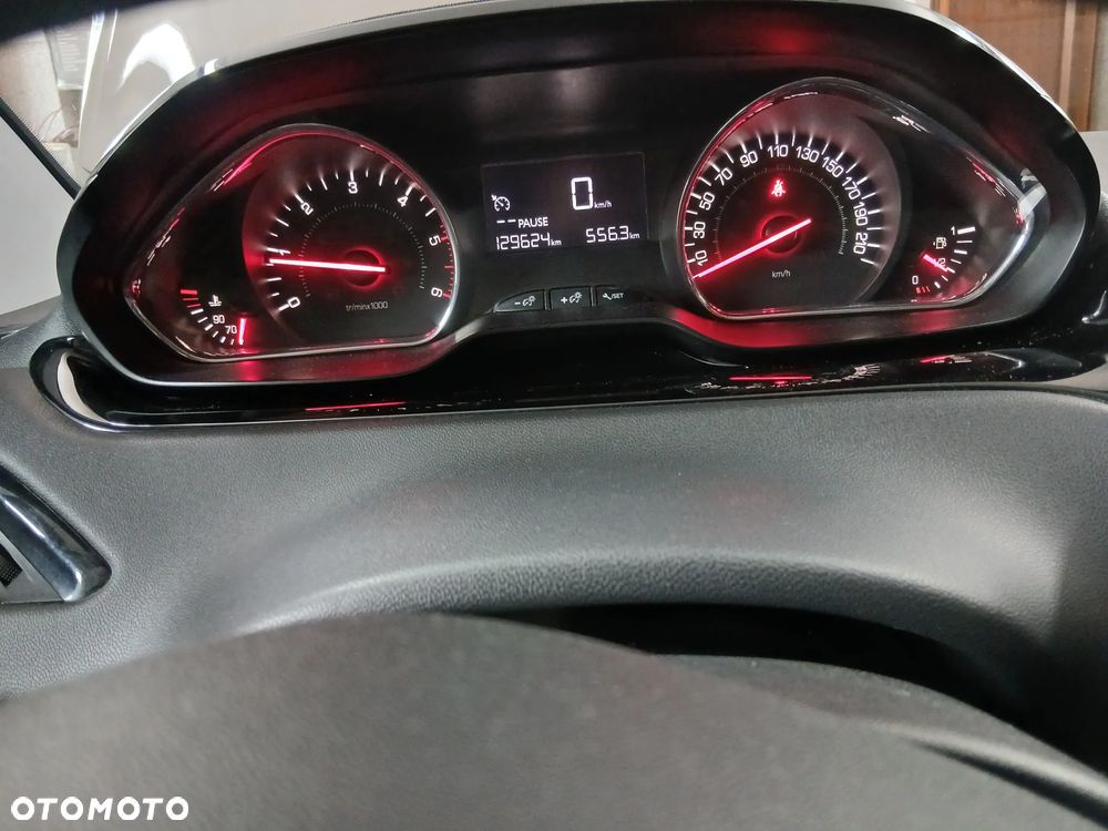 Peugeot 208 - 10