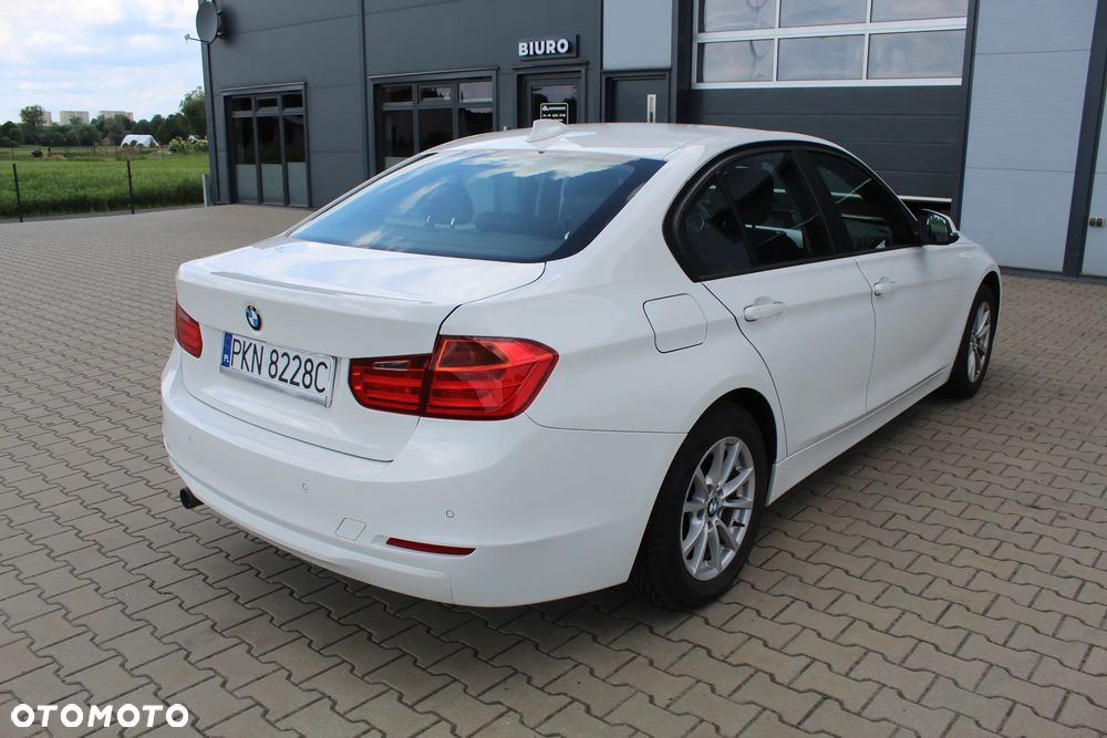 BMW Seria 3 318d - 4