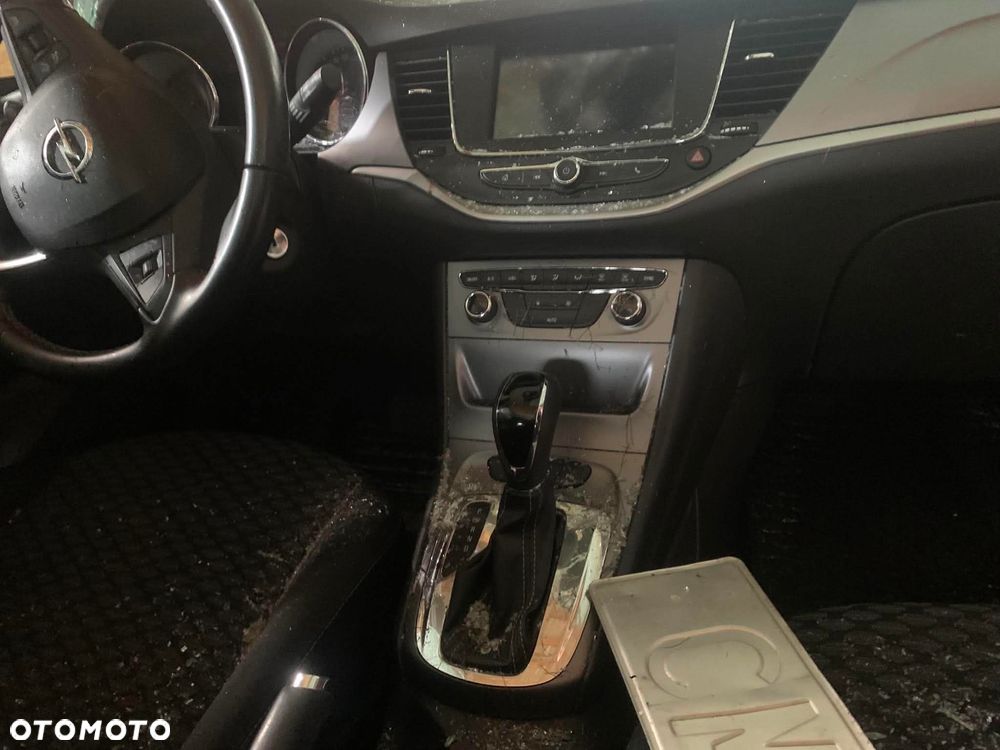 Opel Astra 1.4 T Enjoy S&S - 10