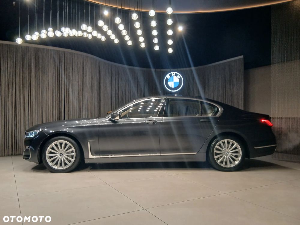 BMW Seria 7 740i - 8