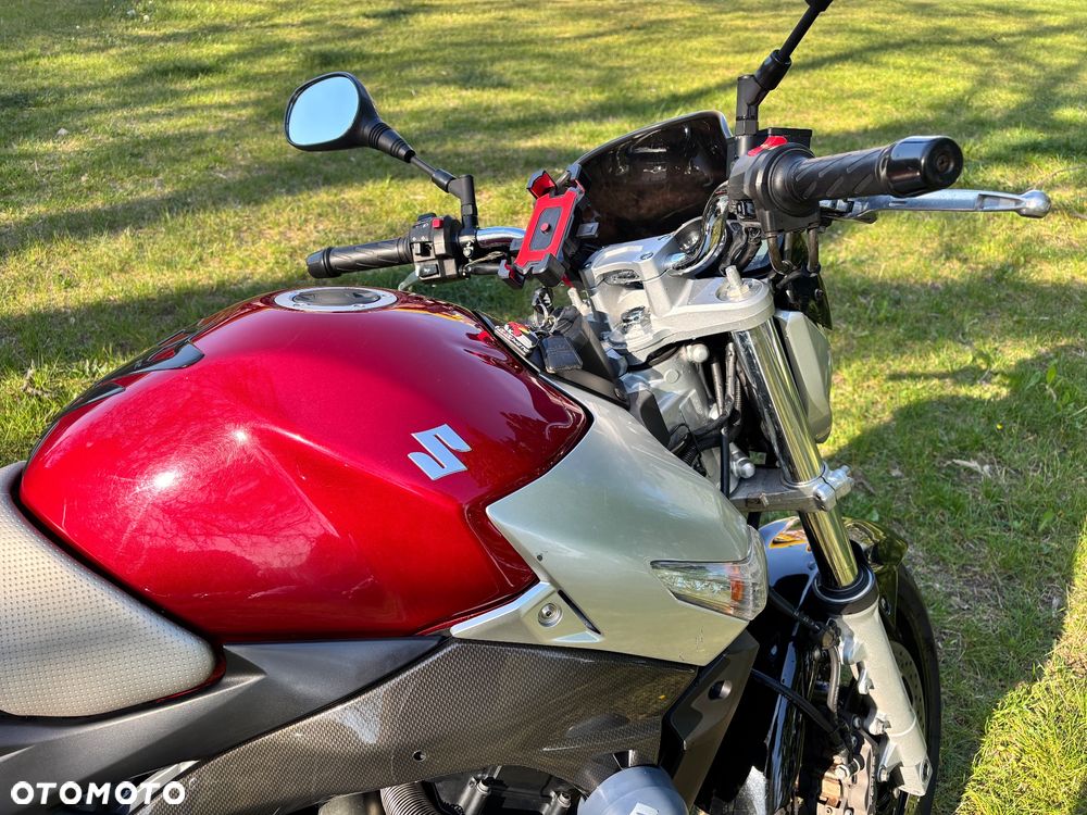 Suzuki GSR - 18