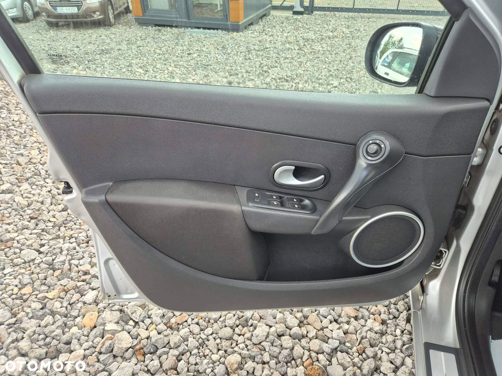 Renault Clio - 22