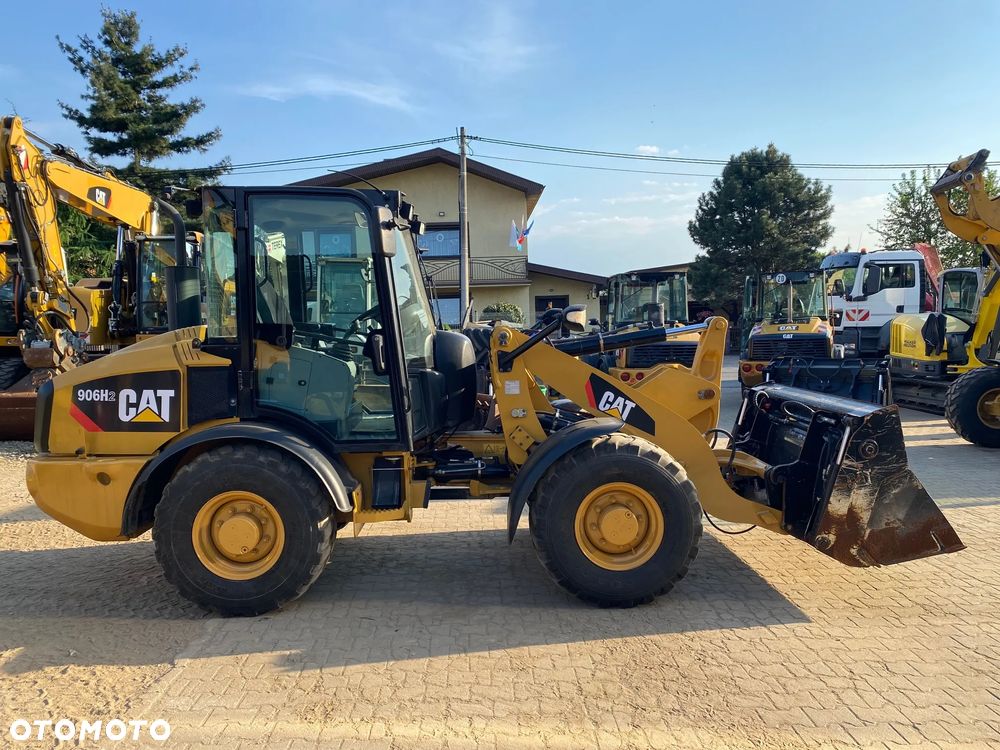 Caterpillar CAT 906H2, 2013 ROK, ŁYŻKA OTWIERANA + WIDŁY, z NIEMIEC, SUPER STAN, - 3