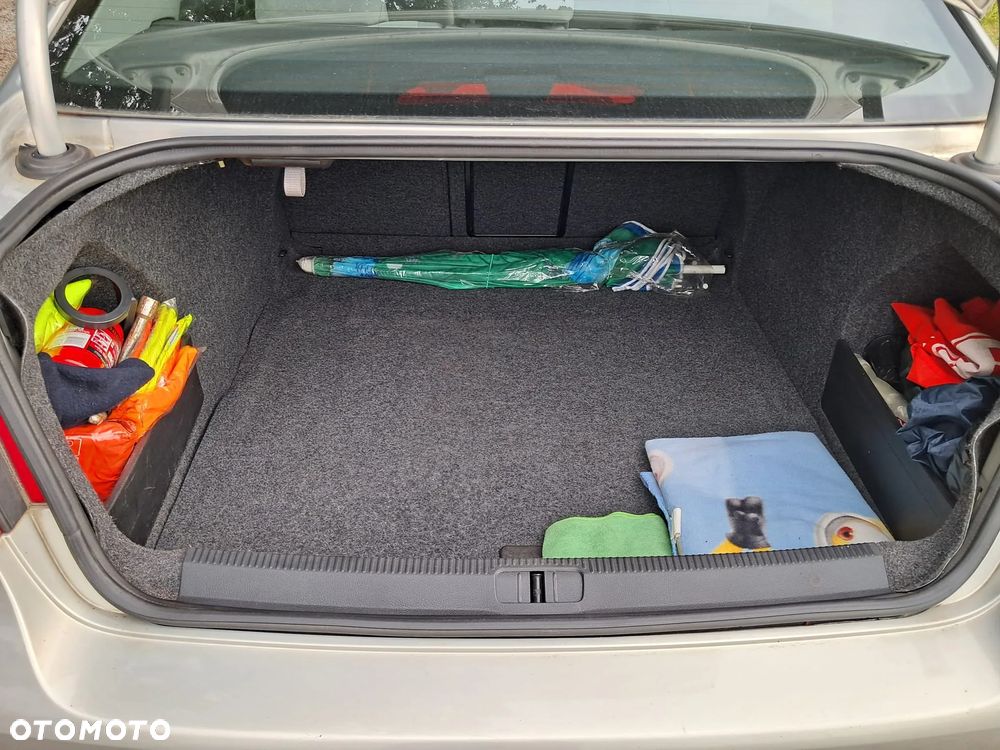 Volkswagen Passat - 17