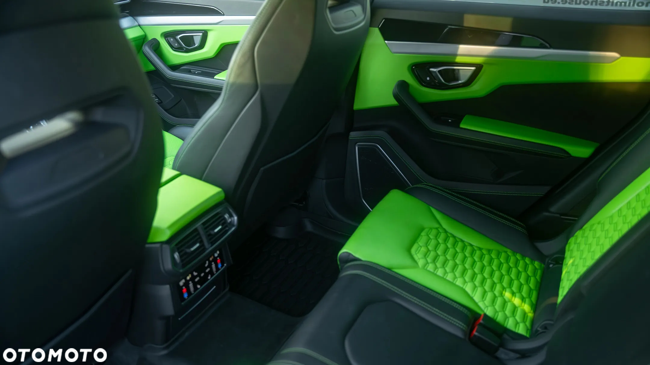 Lamborghini Urus Standard - 19
