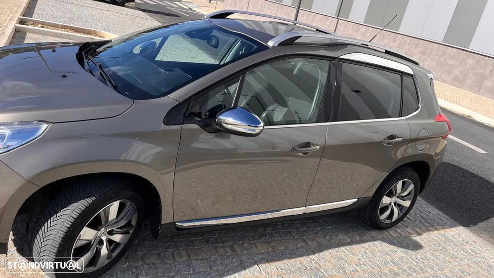 Peugeot 2008 1.2 PureTech Allure - 4