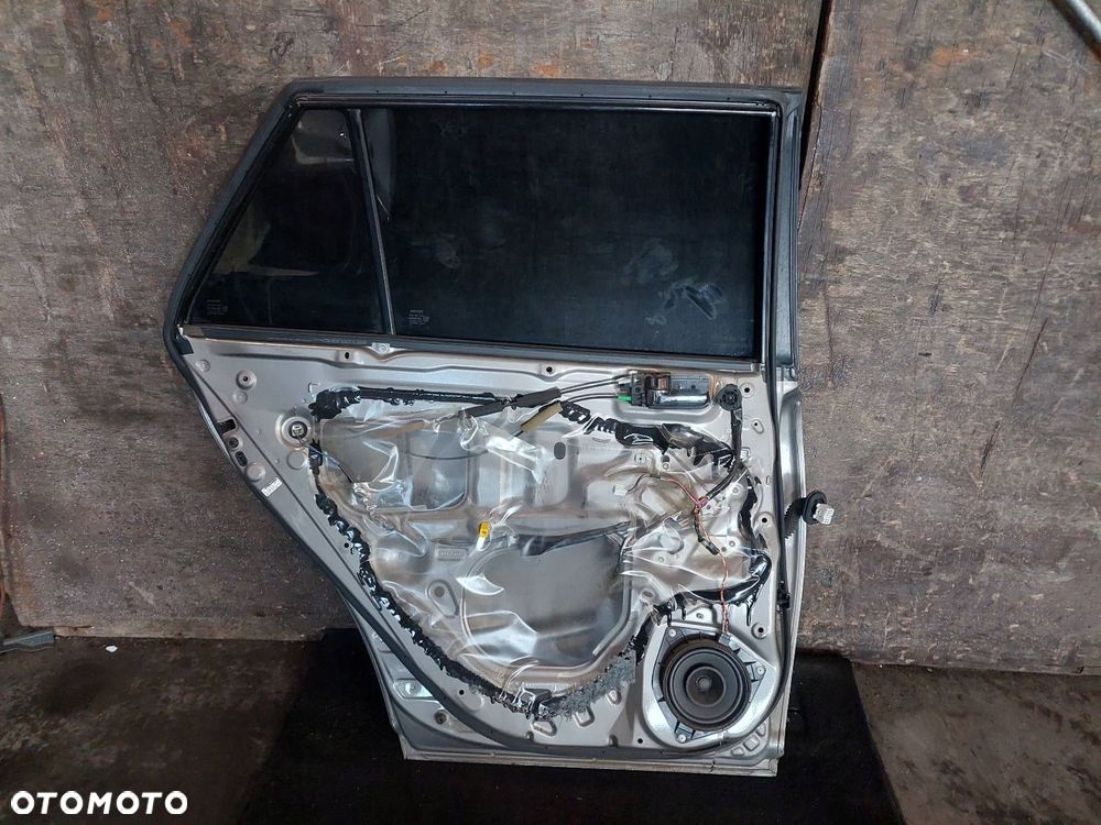 DRZWI KOMPLETNE LEWY TYŁ TOYOTA AVENSIS T25 KOMBI 4S0 - 5