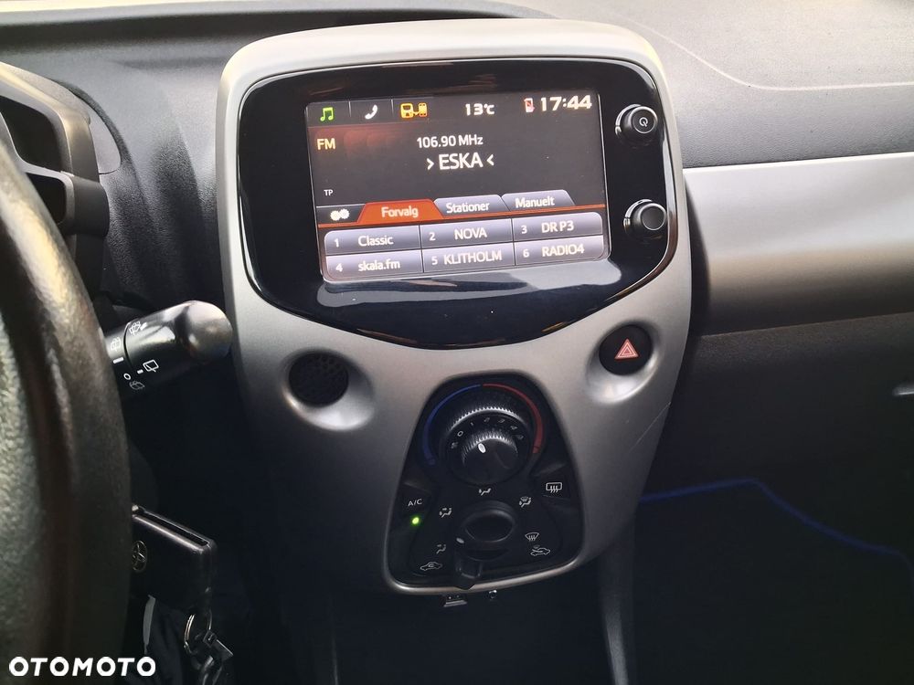 Toyota Aygo x-play touch - 16