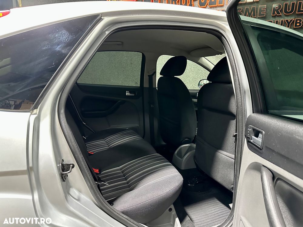 Ford Focus 1.6 16V Aut. Trend - 8