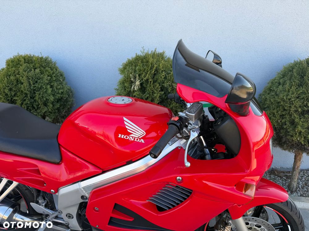 Honda VFR - 28