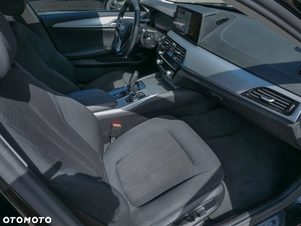 BMW Seria 5 530e - 25