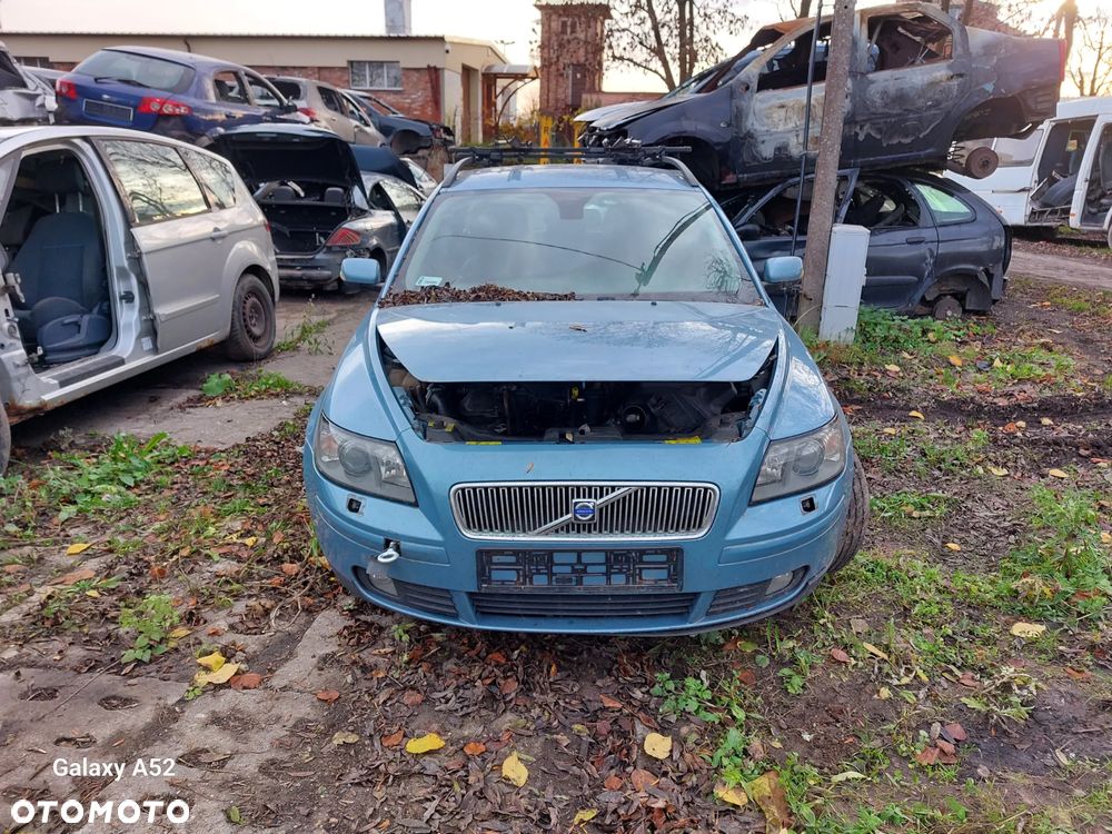 Zderzak VOLVO V50 2,0D 05R. maska,drzwi,lampy,klapa.... - 1