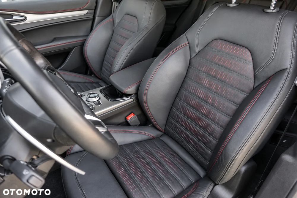 Alfa Romeo Stelvio 2.0 Turbo Tributo Italiano Q4 - 28