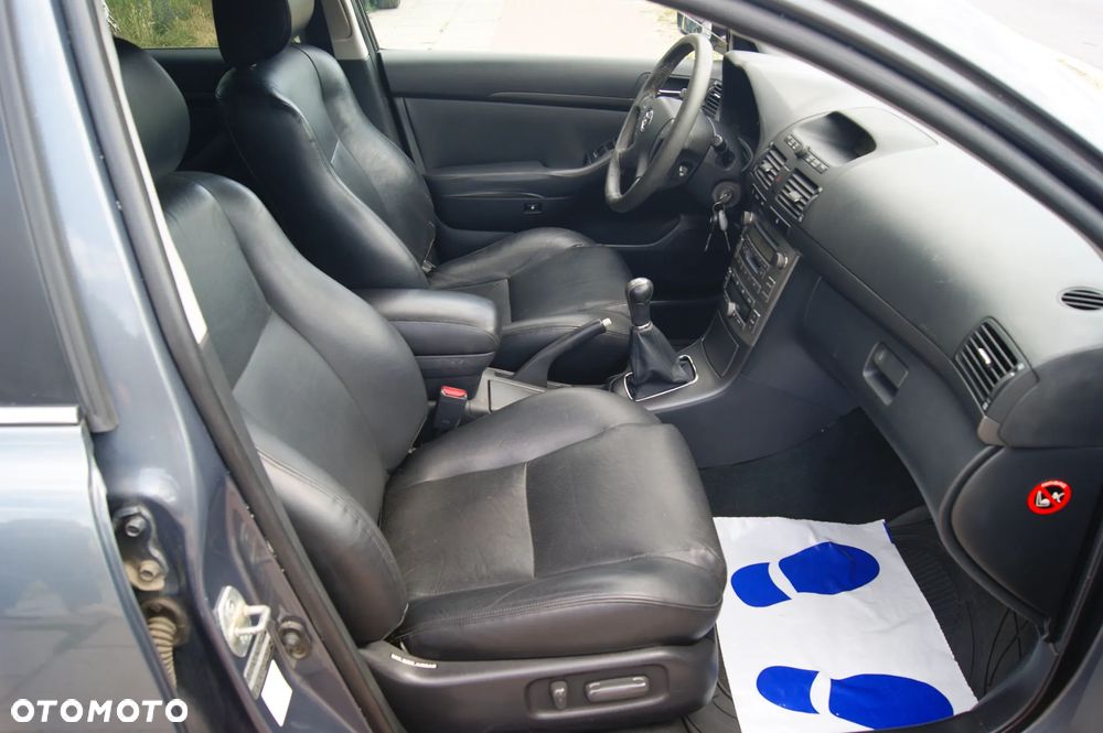 Toyota Avensis 2.0 VVT-i Sol - 32