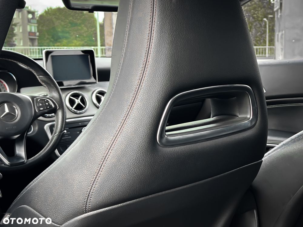 Mercedes-Benz CLA 180 AMG Line - 14