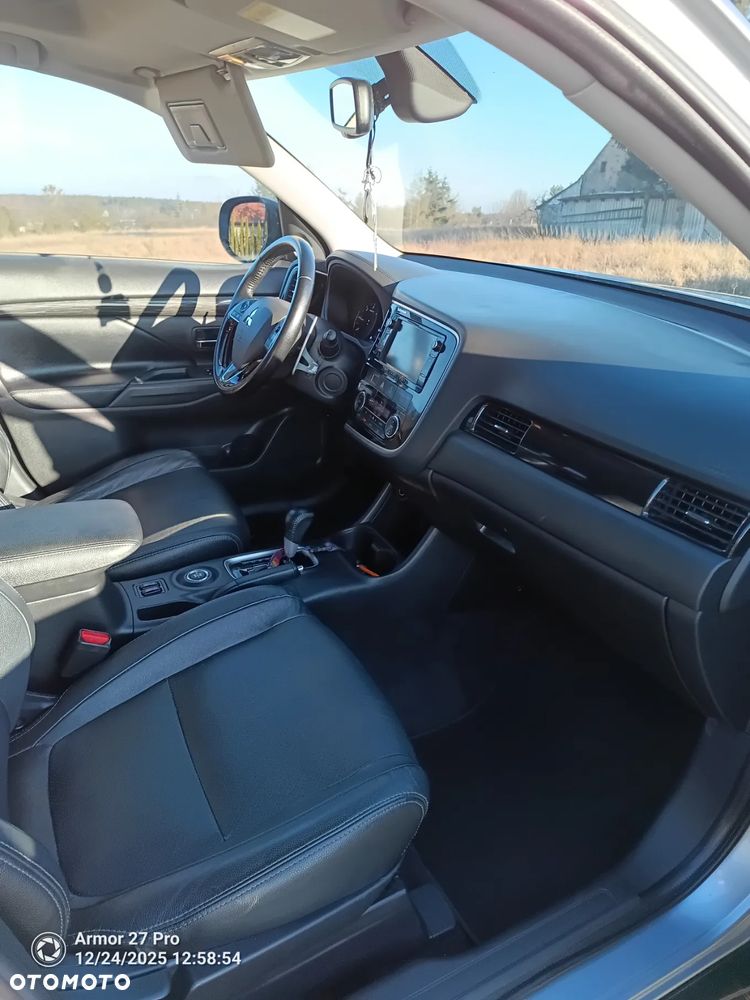 Mitsubishi Outlander - 9