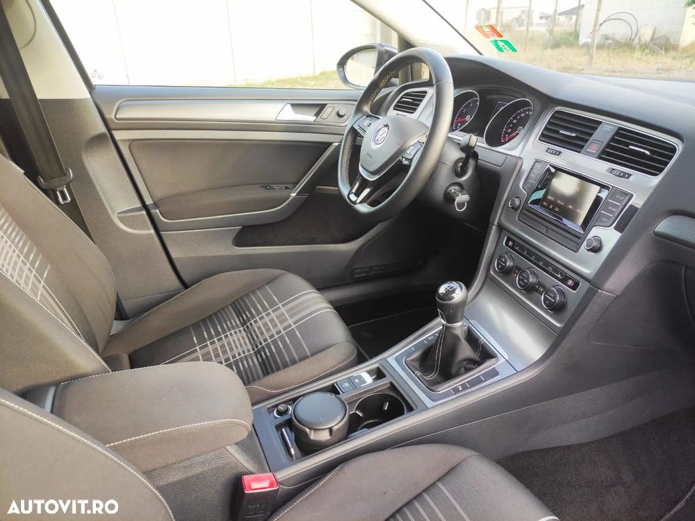 Volkswagen Golf - 11