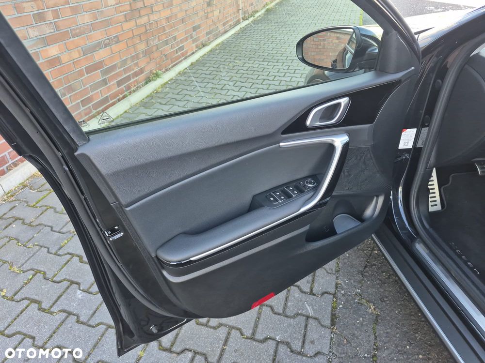 Kia XCeed - 36