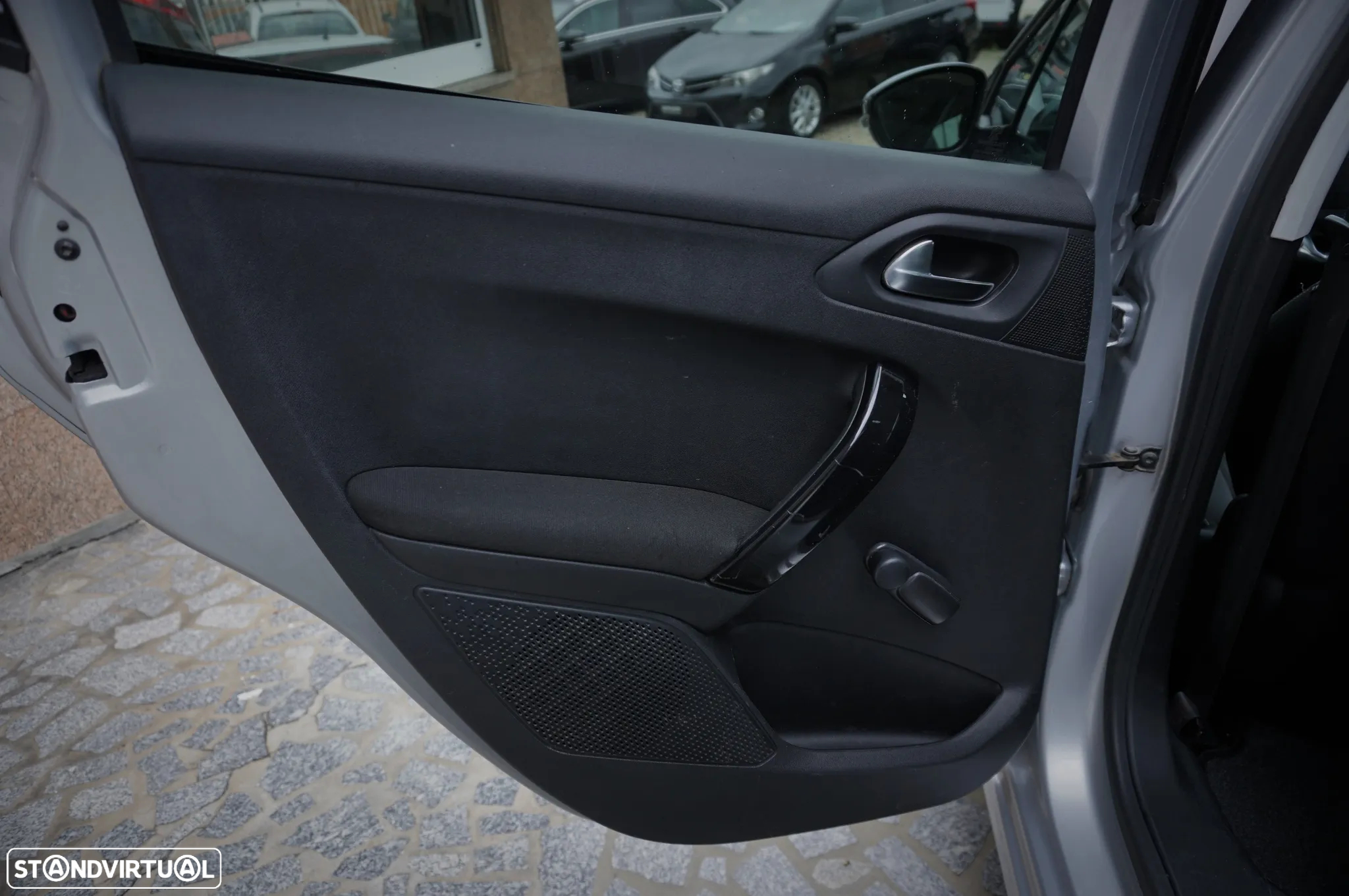 Peugeot 208 1.6 BlueHDi Style - 13