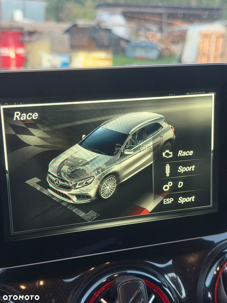 Mercedes-Benz GLA - 10