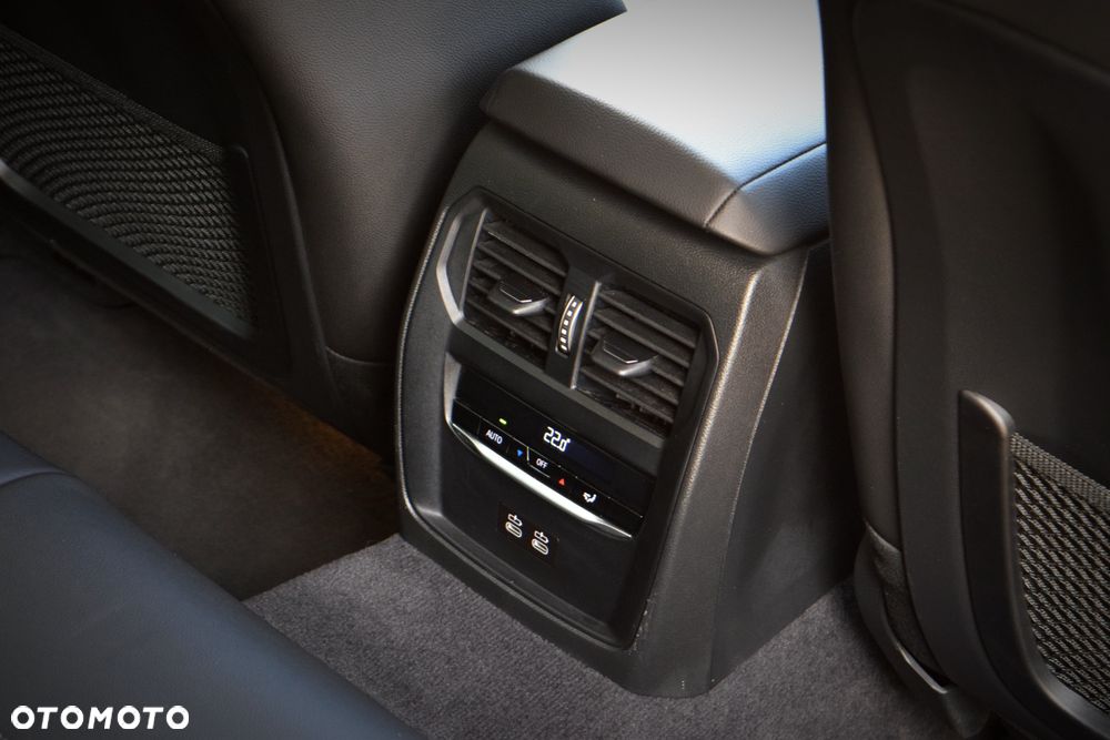 BMW Seria 3 320d xDrive Luxury Line sport - 31