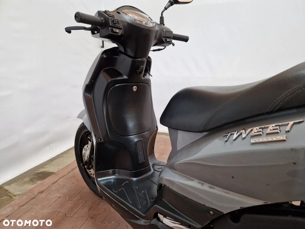 Peugeot Tweet - 24