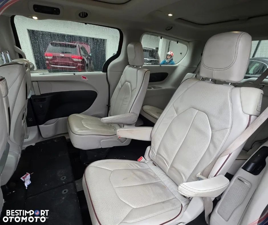 Chrysler Pacifica - 15