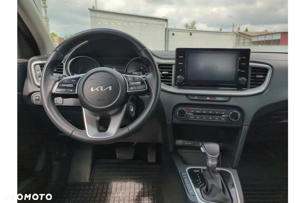 Kia Ceed - 10