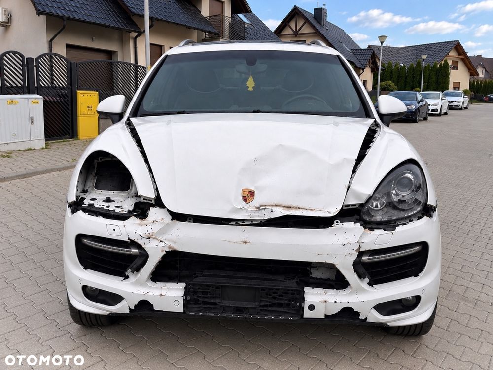 Porsche Cayenne 2013 photo 2