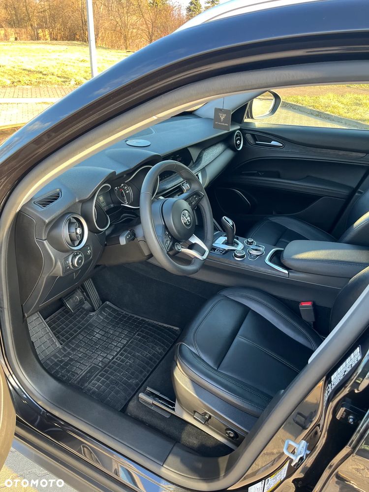 Alfa Romeo Stelvio 2.0 Turbo 16V AT8-Q4 - 17
