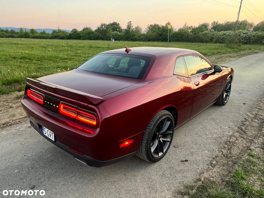 Dodge Challenger - 12