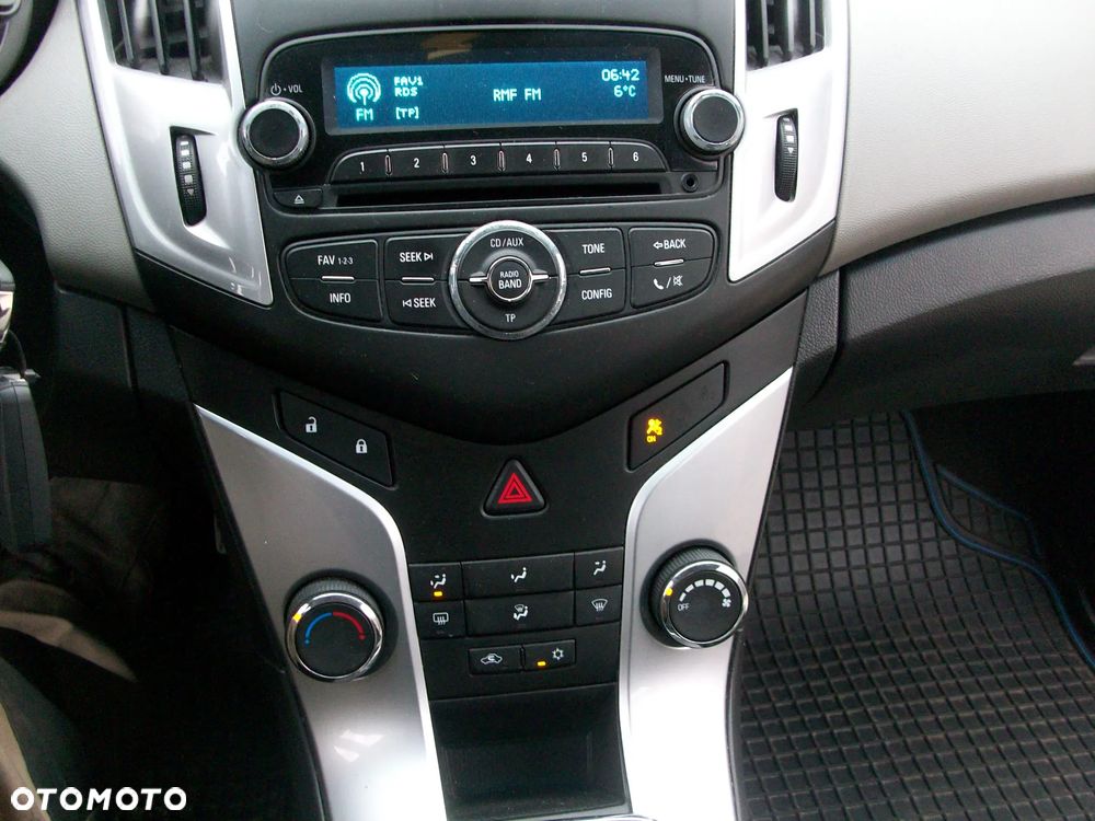 Chevrolet Cruze 1.6 LT+ - 23