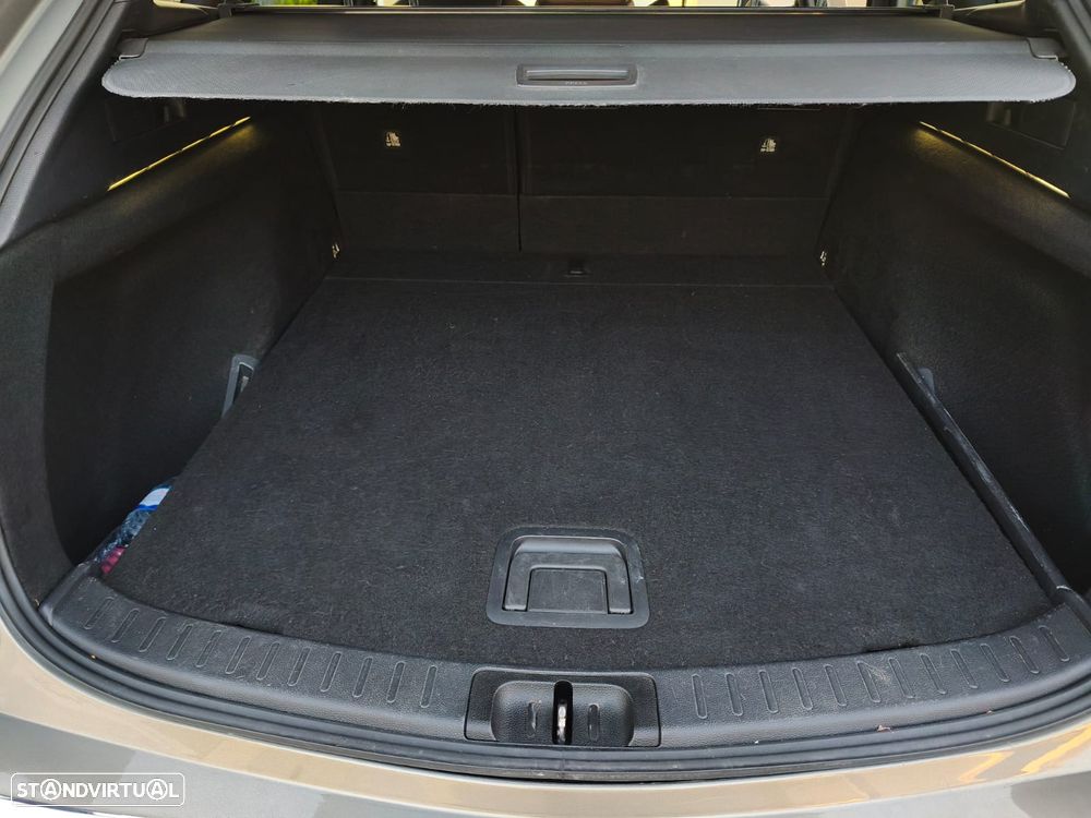 Toyota Corolla Touring Sports 1.8 Hybrid Comfort+P.Sport - 10