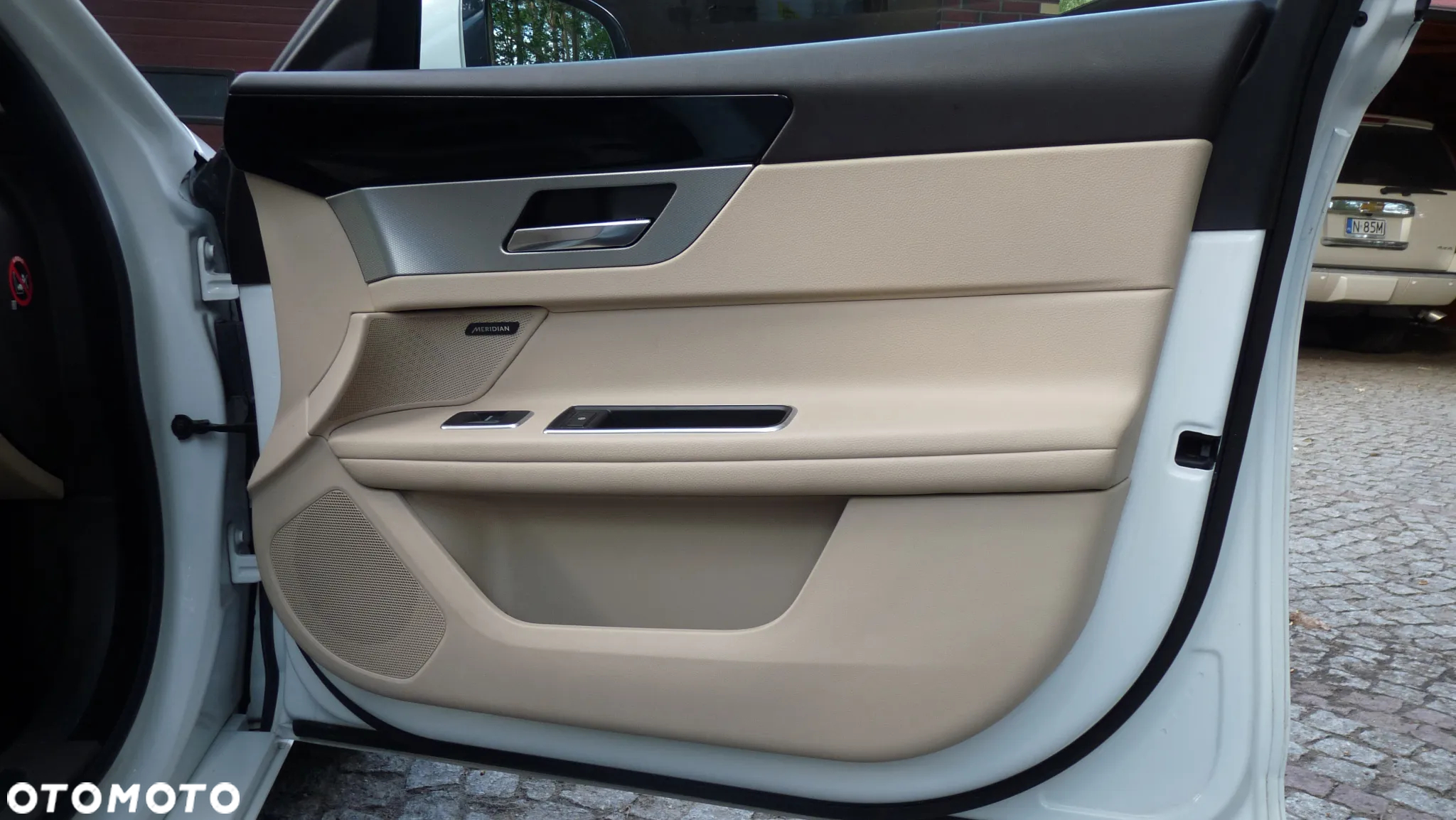 Jaguar XF 35t AWD Portfolio - 17