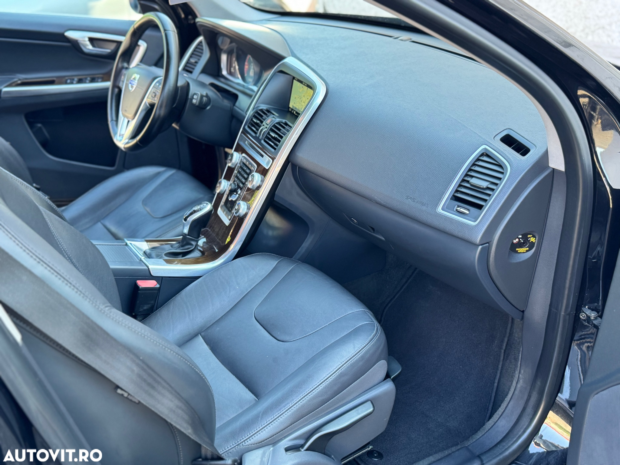 Volvo XC 60 D5 AWD Geartronic Summum - 34