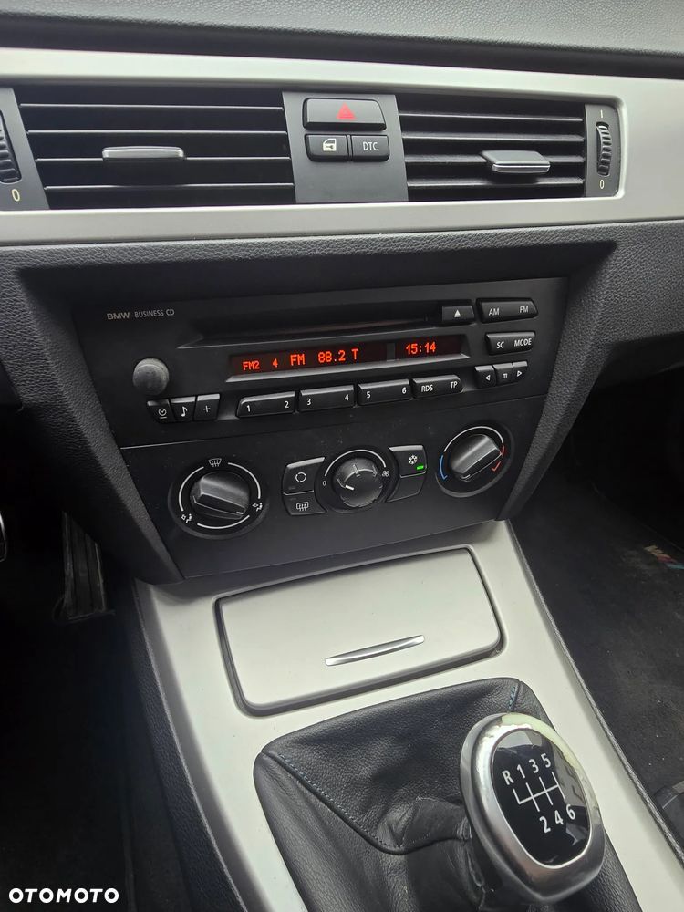 BMW Seria 3 318i - 9