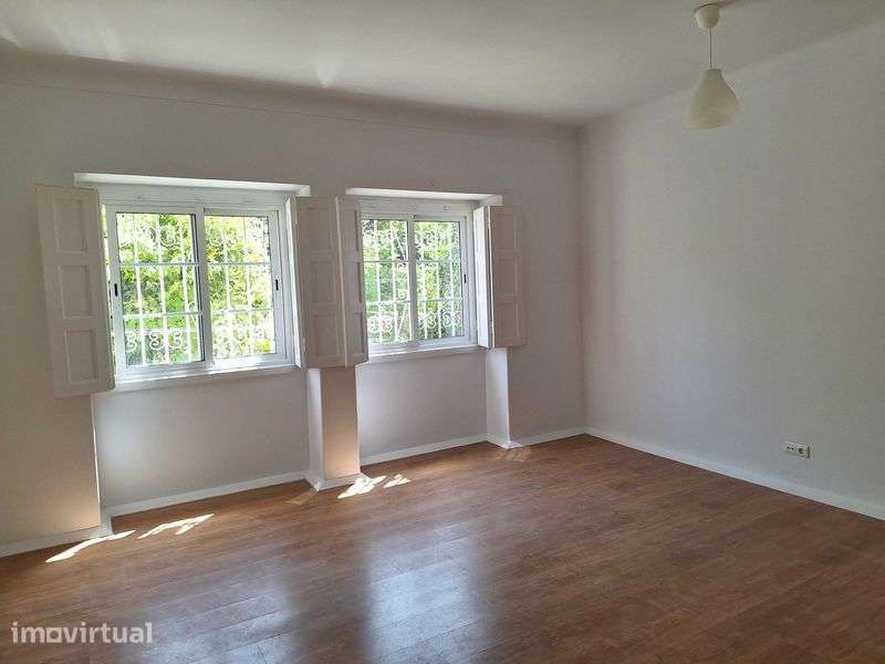 Apartamento T4 junto ao metro de Entrecampos - Grande imagem: 2/12