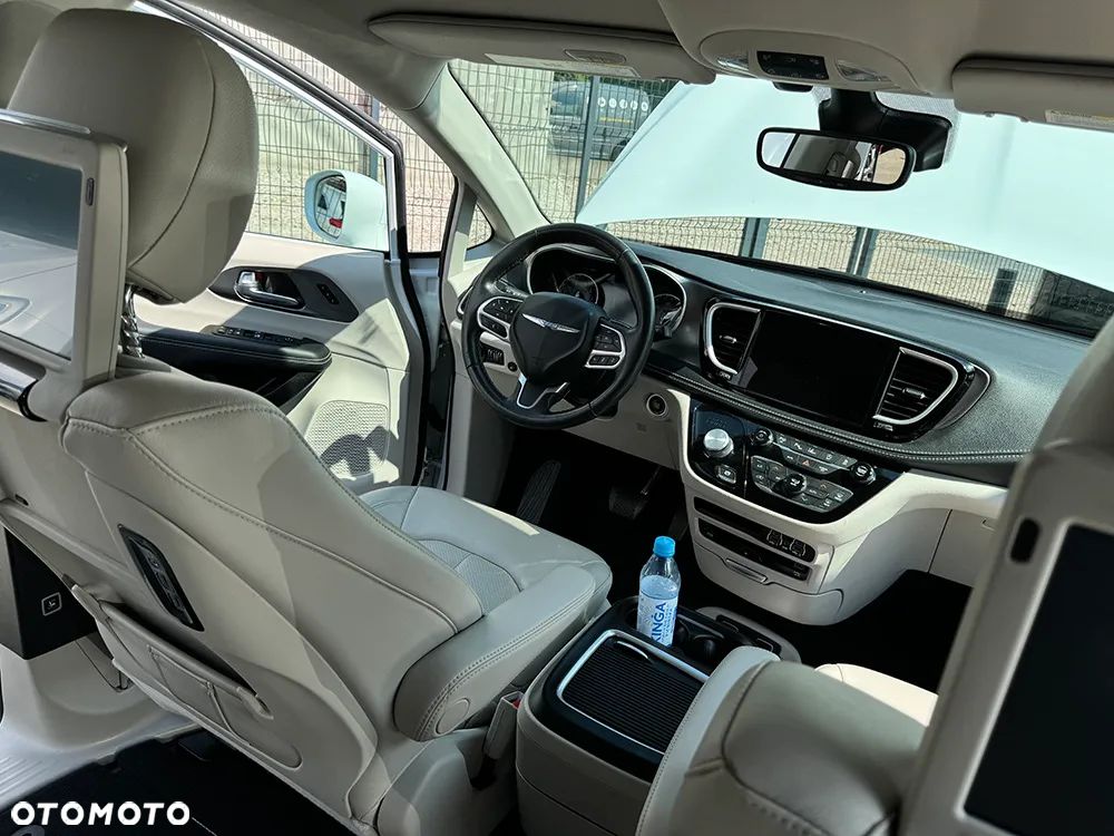 Chrysler Pacifica - 12
