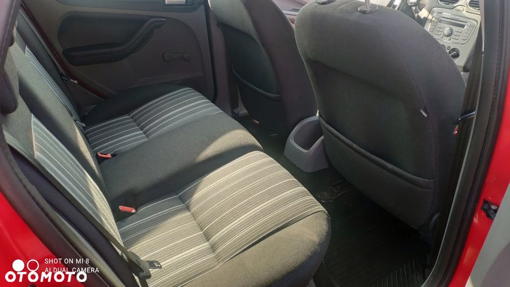 Ford Focus 1.8 Style+ - 8