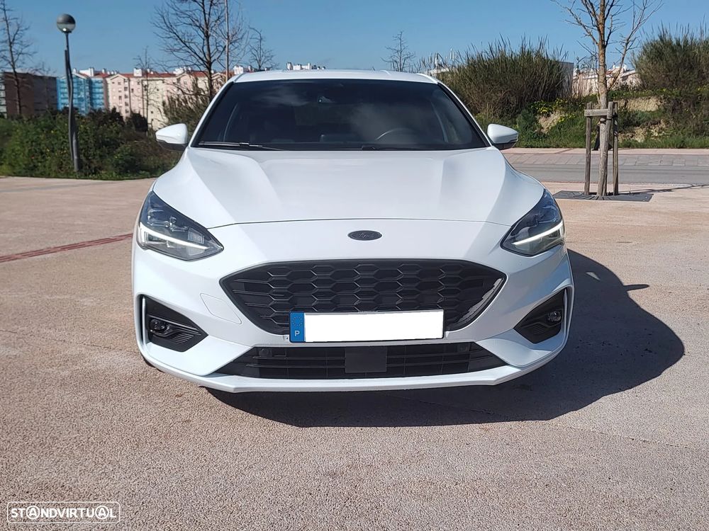 Ford Focus 1.0 EcoBoost S&S ST-LINE X - 2
