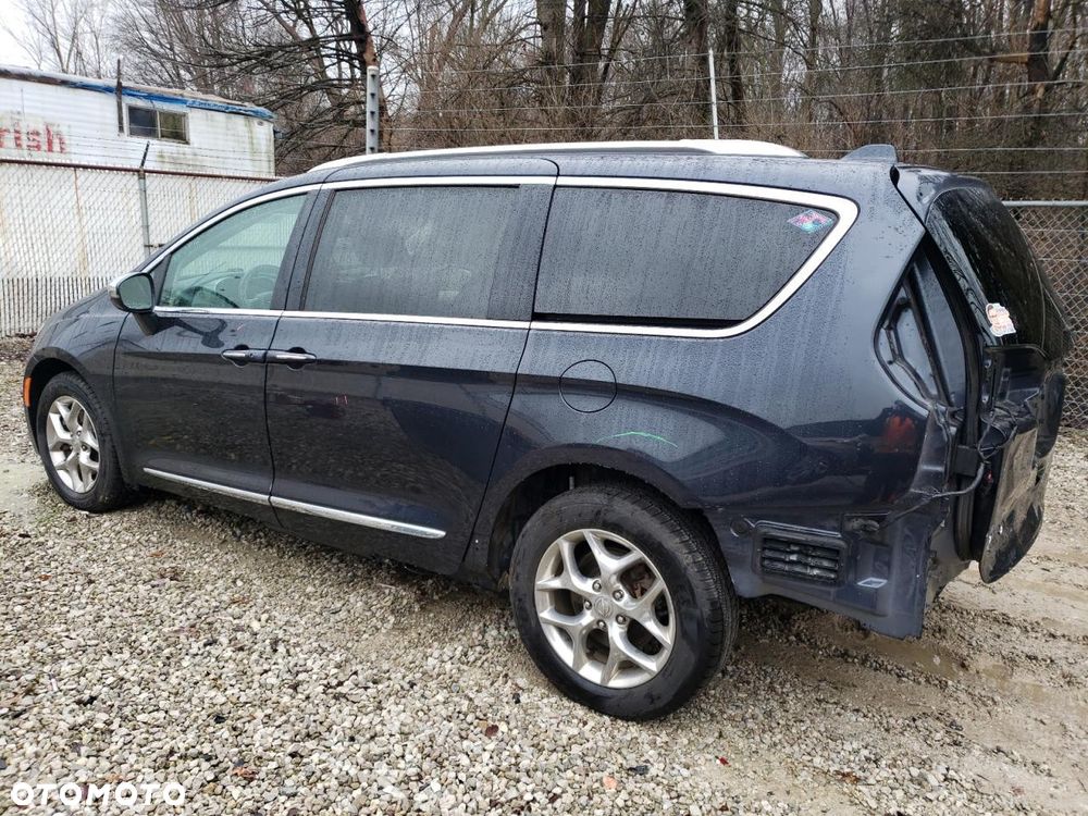 Chrysler Pacifica - 2