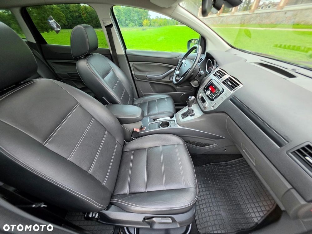Ford Kuga 2.5 4x4 Titanium - 34
