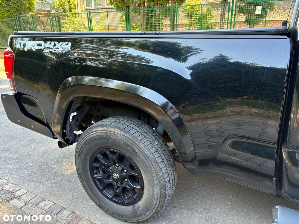 Toyota Tacoma - 12
