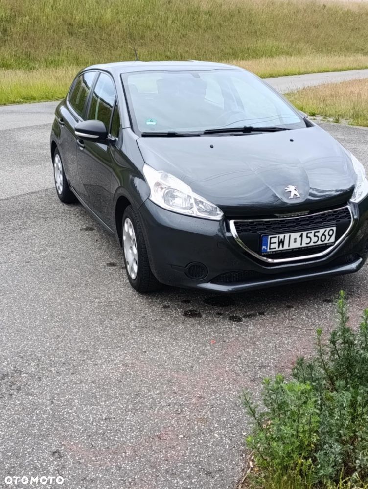 Peugeot 208 - 1