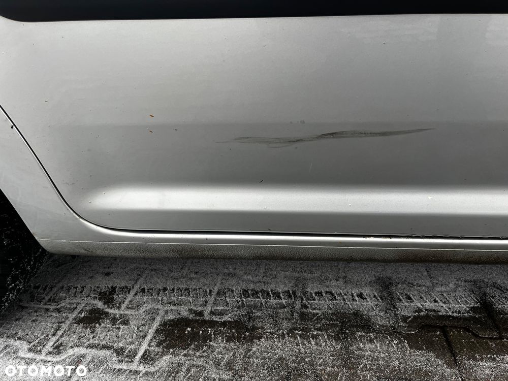 Volkswagen Touran 1.9 TDI DPF Conceptline - 4