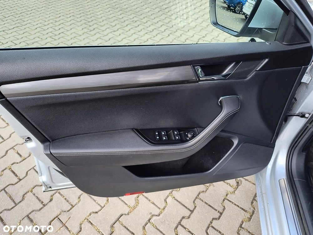 Skoda Superb 2.0 TDI SCR Style DSG - 25