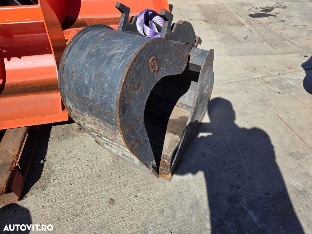 Hitachi ZX26U-6, 2024, 939 ore, Masa operationala 2,74tone, CUPLA RAPIDA mecanica+cupa ingusta+cupa lata+cupa taluz neinclinabila, LAMA NIVELARE, inst picon pe brate, fara aer conditionat, latime 1,2m, ridica 1,6 tone, JAPONIA, leasing-PROMOTIE 31.900Eur+Tva - 34