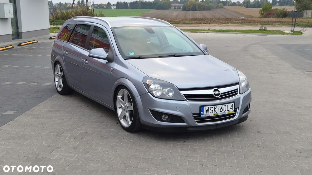 Opel Astra 2010 photo 4
