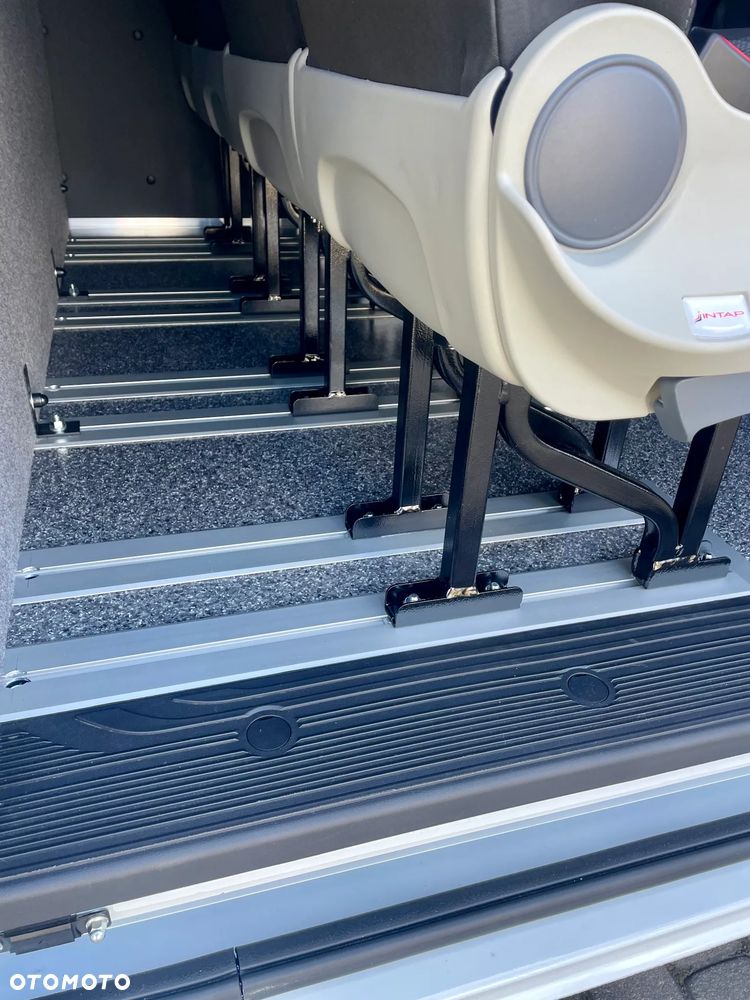 Maxus Deliver 9 - 18