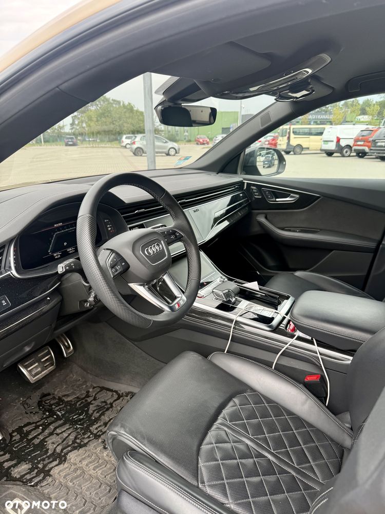 Audi SQ8 - 8